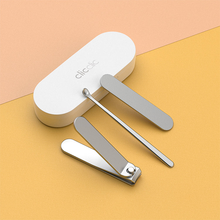 HOTO Clicclic Three-Piece Nail Clipper Set Nail clipper set with white and silver components on a two-tone background