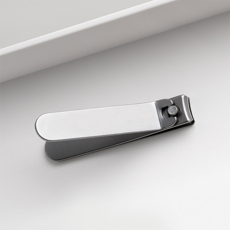 HOTO Clicclic Three-Piece Nail Clipper Set Metallic nail clipper on a light grey background